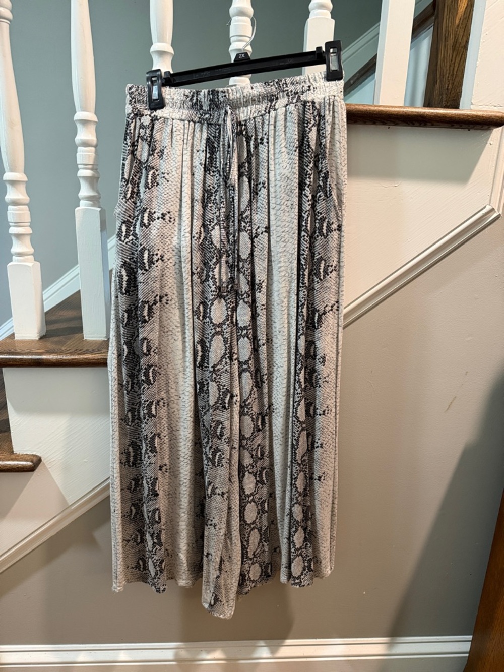 She + Sky Snake Print palazzo pants - Black, grey & White